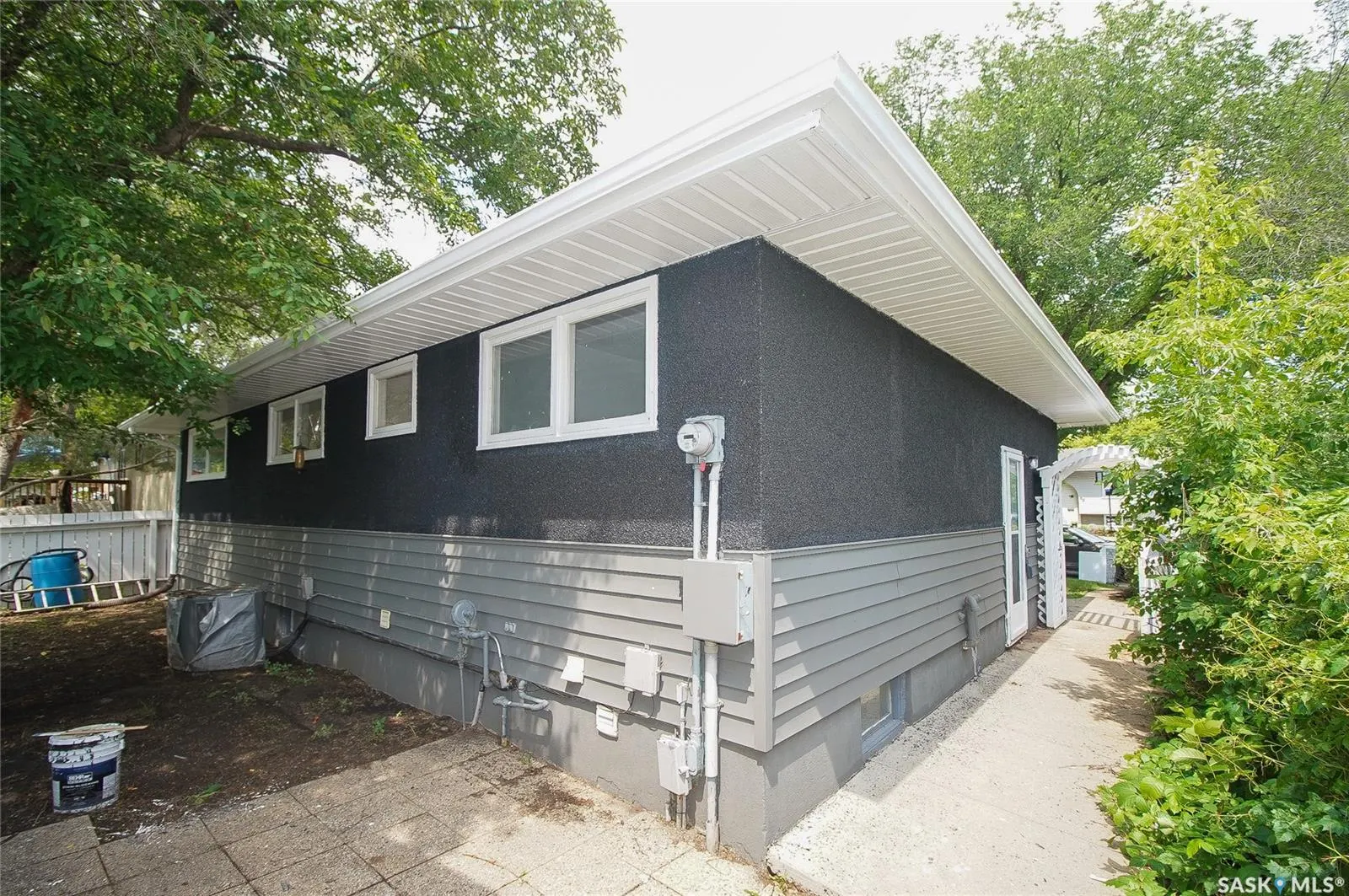 61 Bannister AVENUE