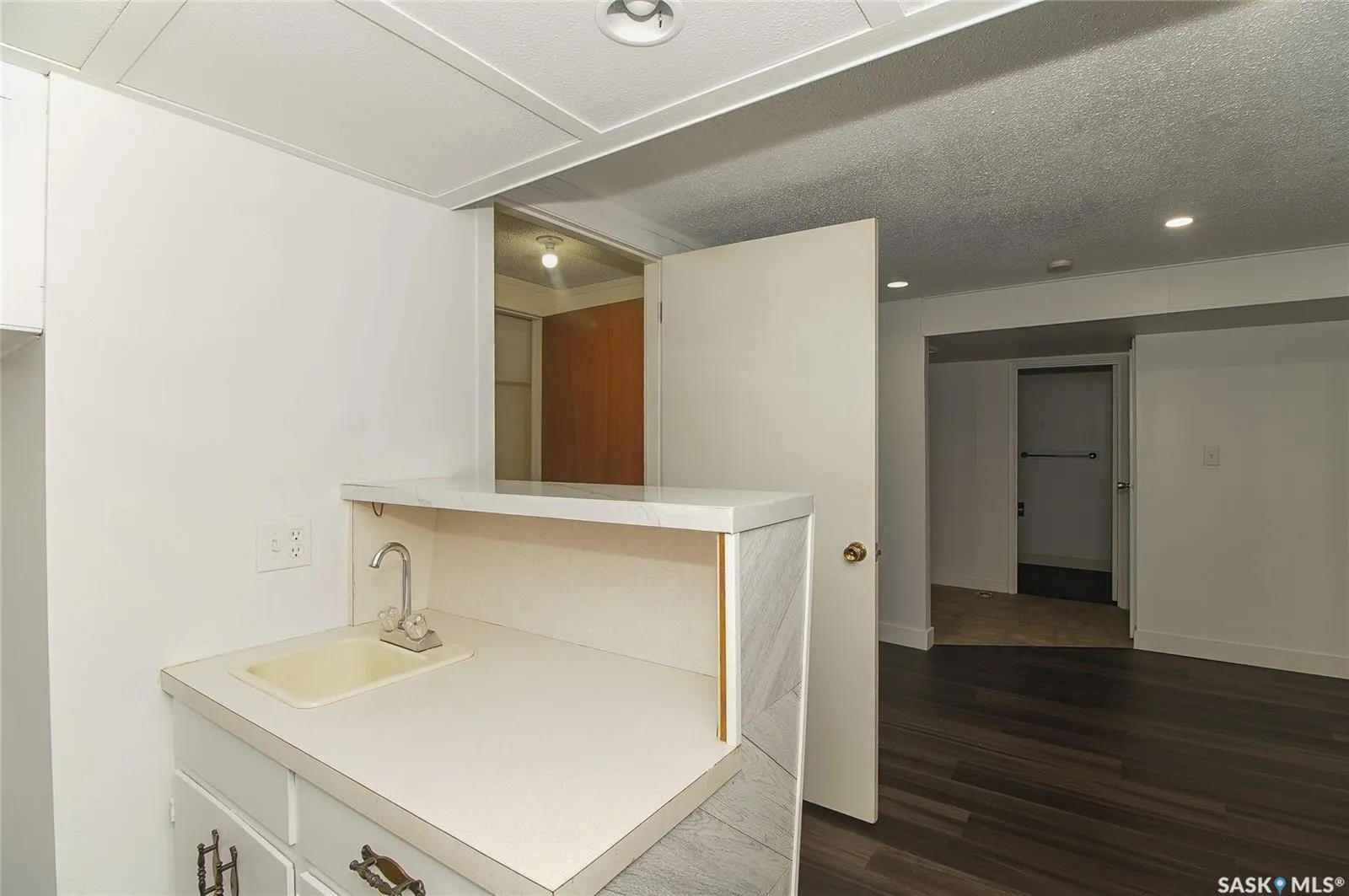 61 Bannister AVENUE
