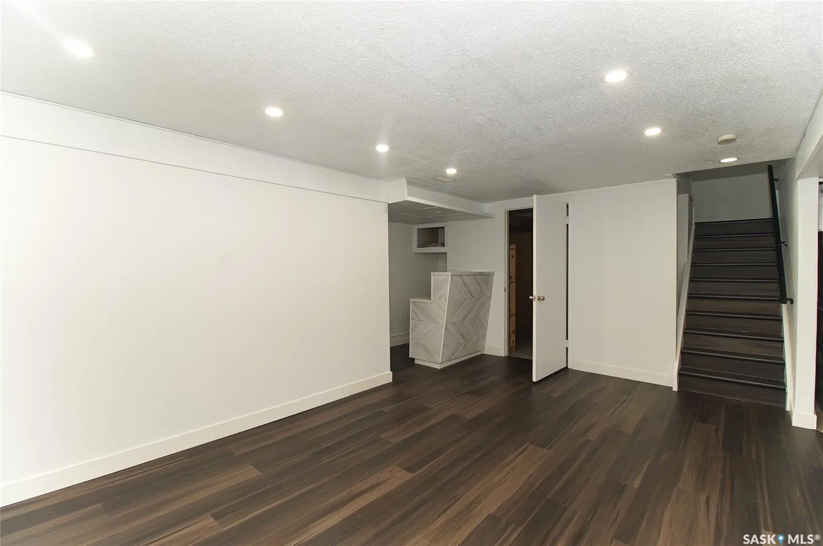 61 Bannister AVENUE