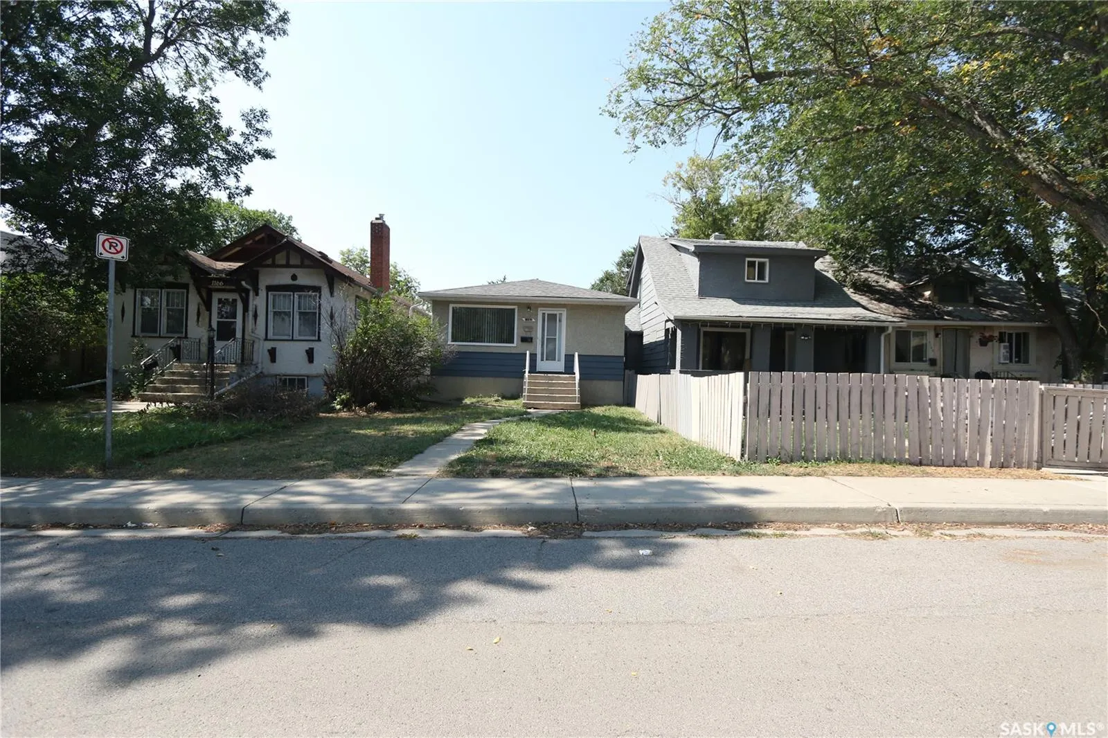 1162 Athol STREET