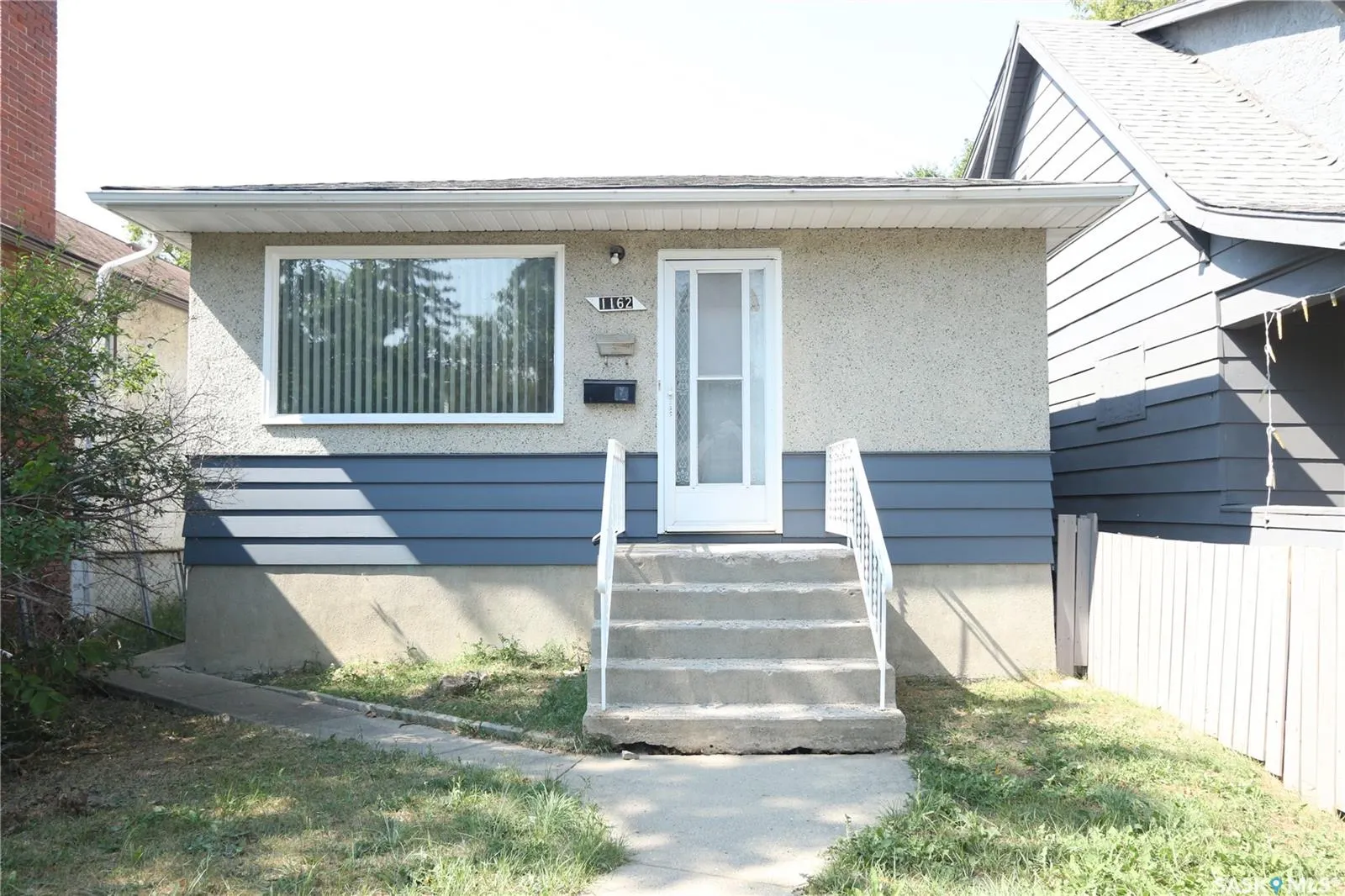 1162 Athol STREET