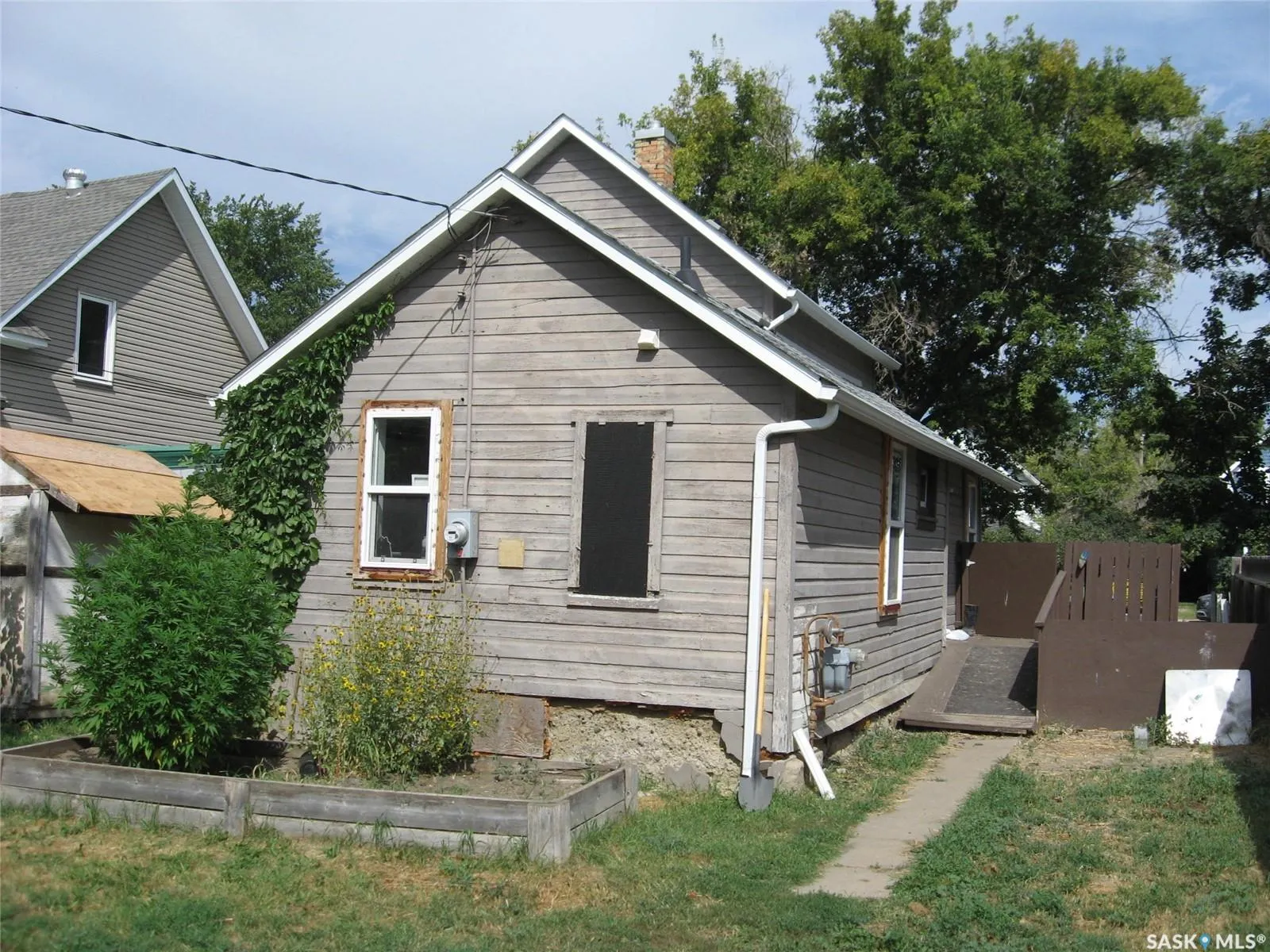 553 Athabasca STREET W