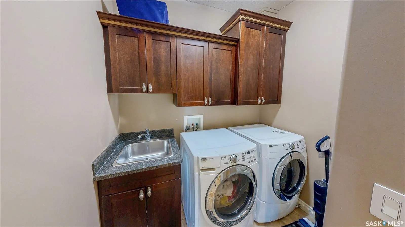 8259 Wascana Gardens POINT