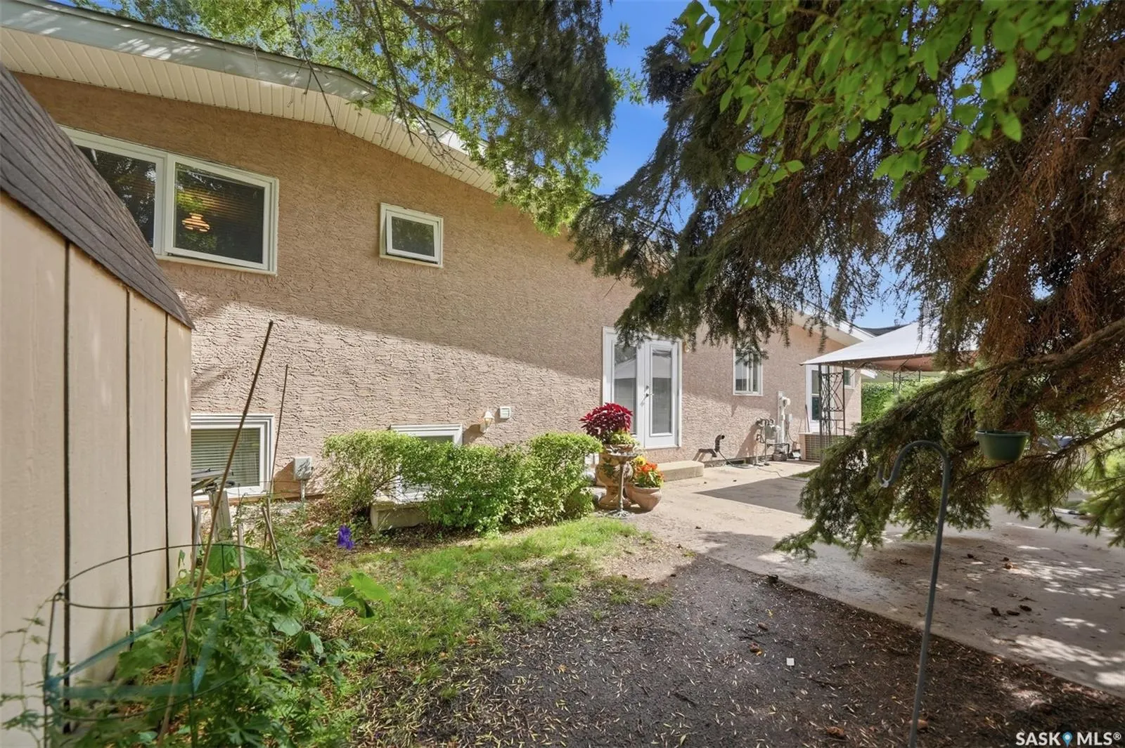 258 East PLACE