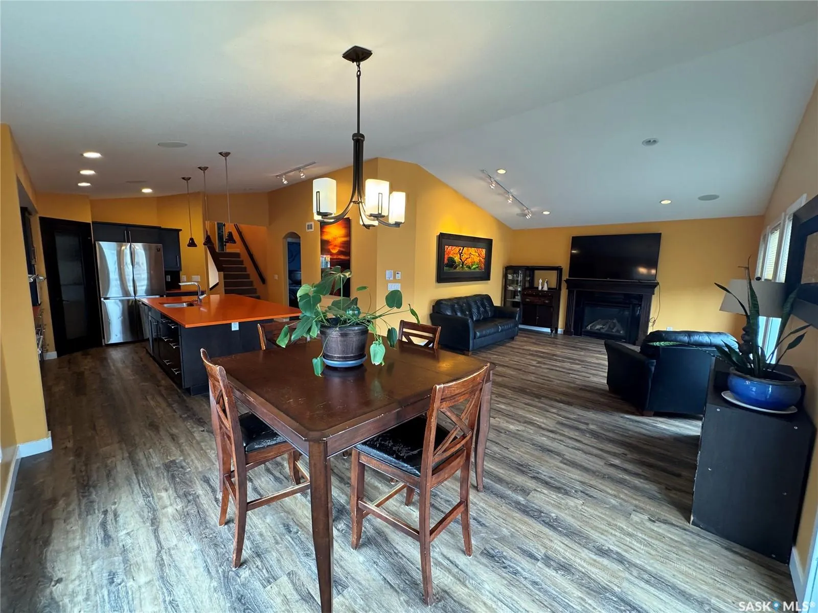7122 Maple Vista DRIVE
