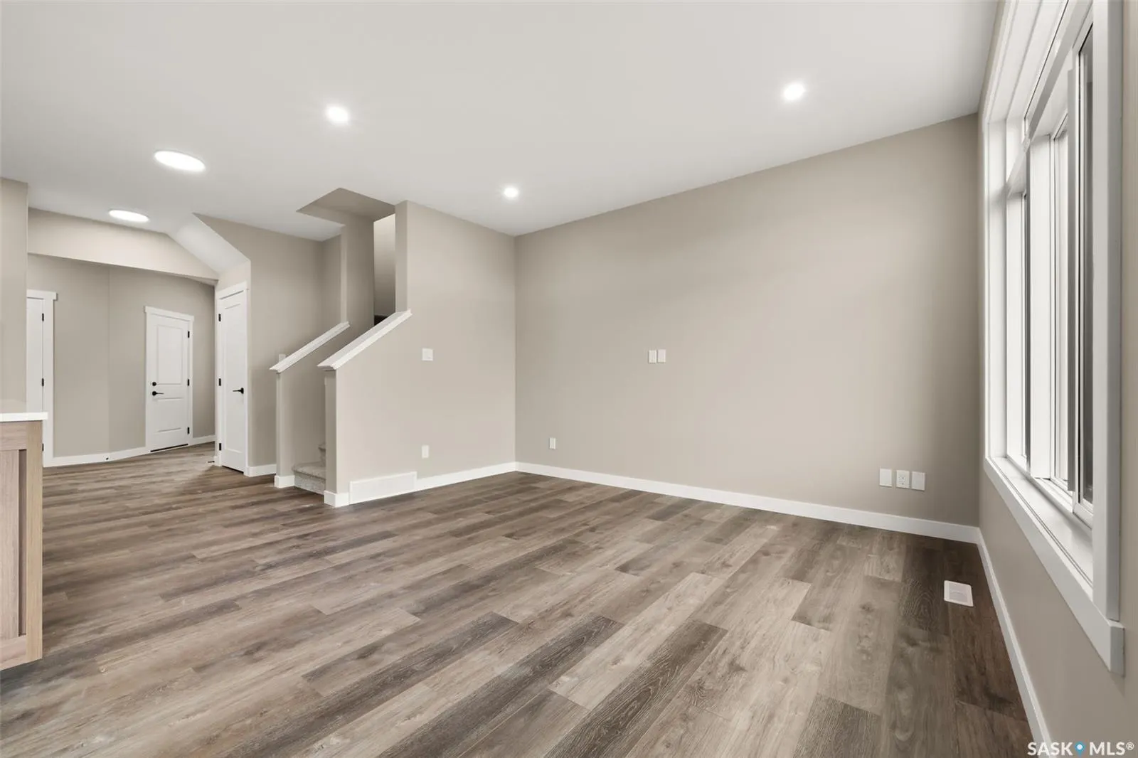 4601 Arens ROAD E