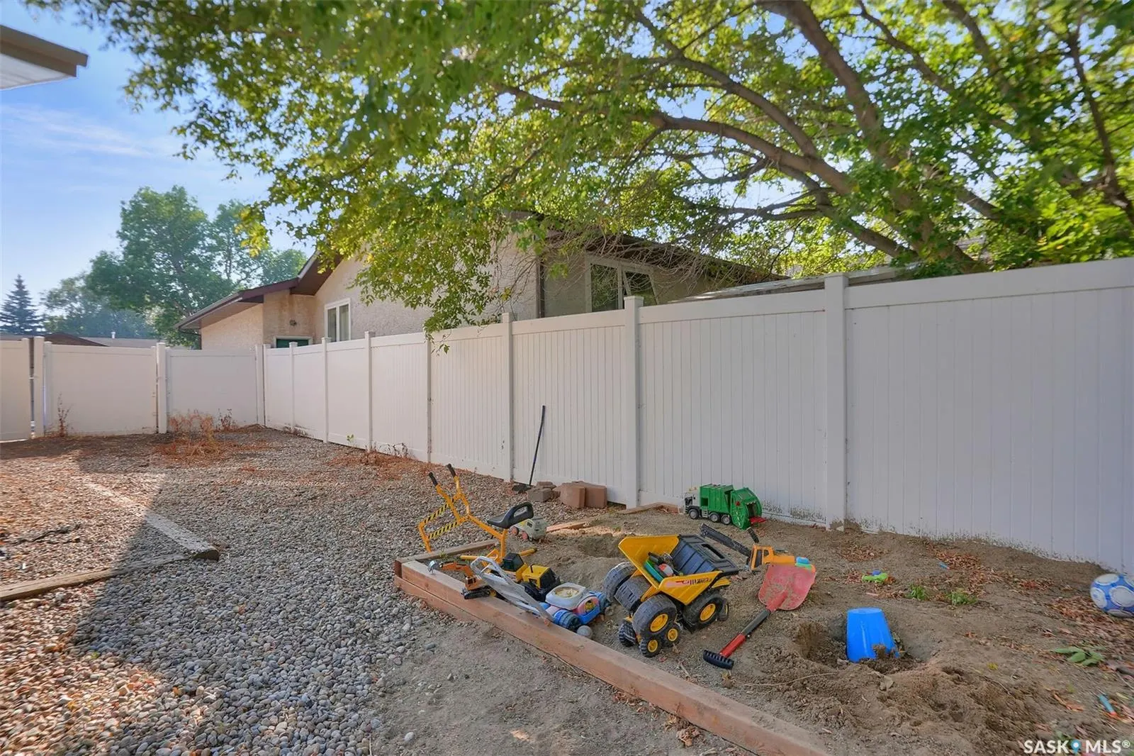 1214 Devonshire DRIVE N