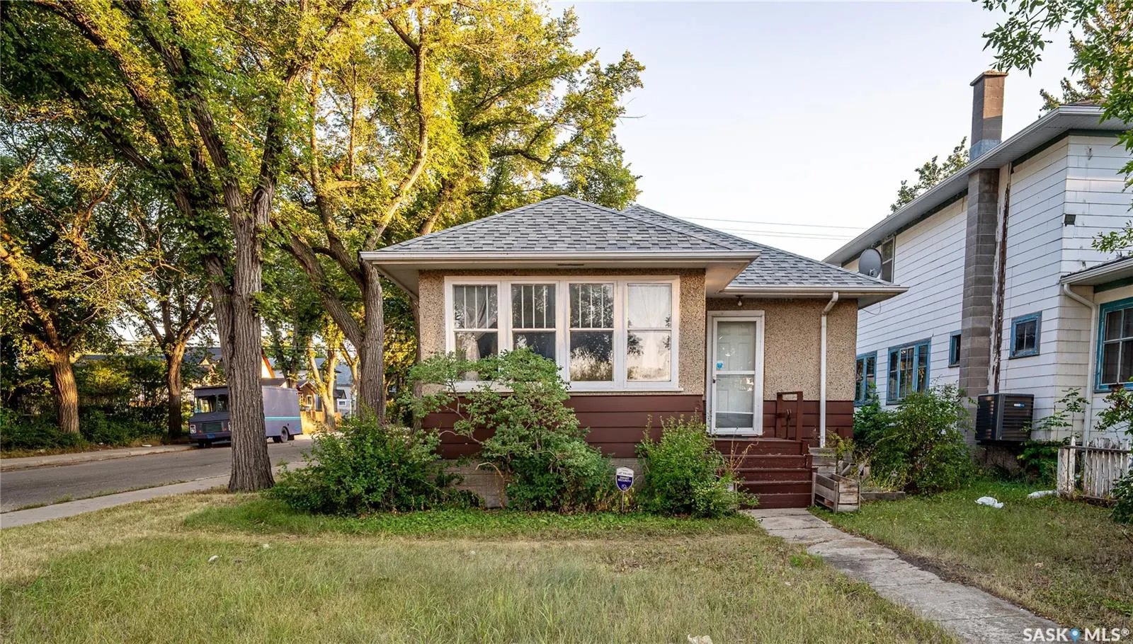 3303 Dewdney AVENUE