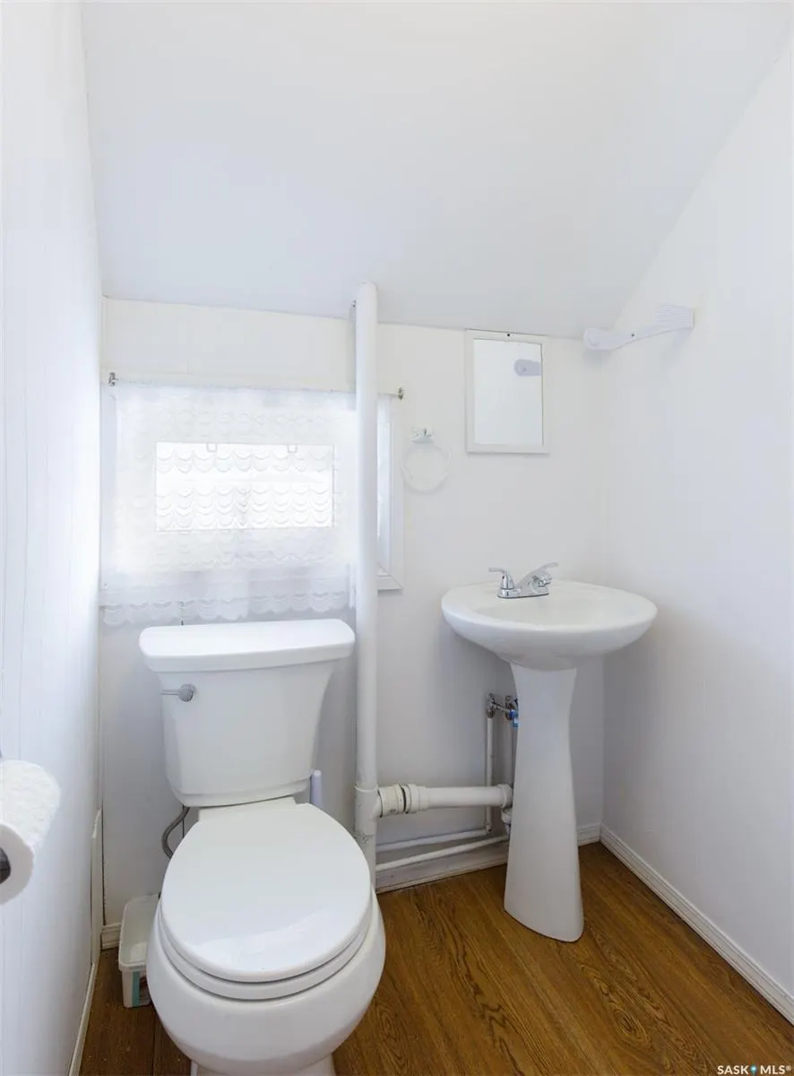 404 Fairford STREET W