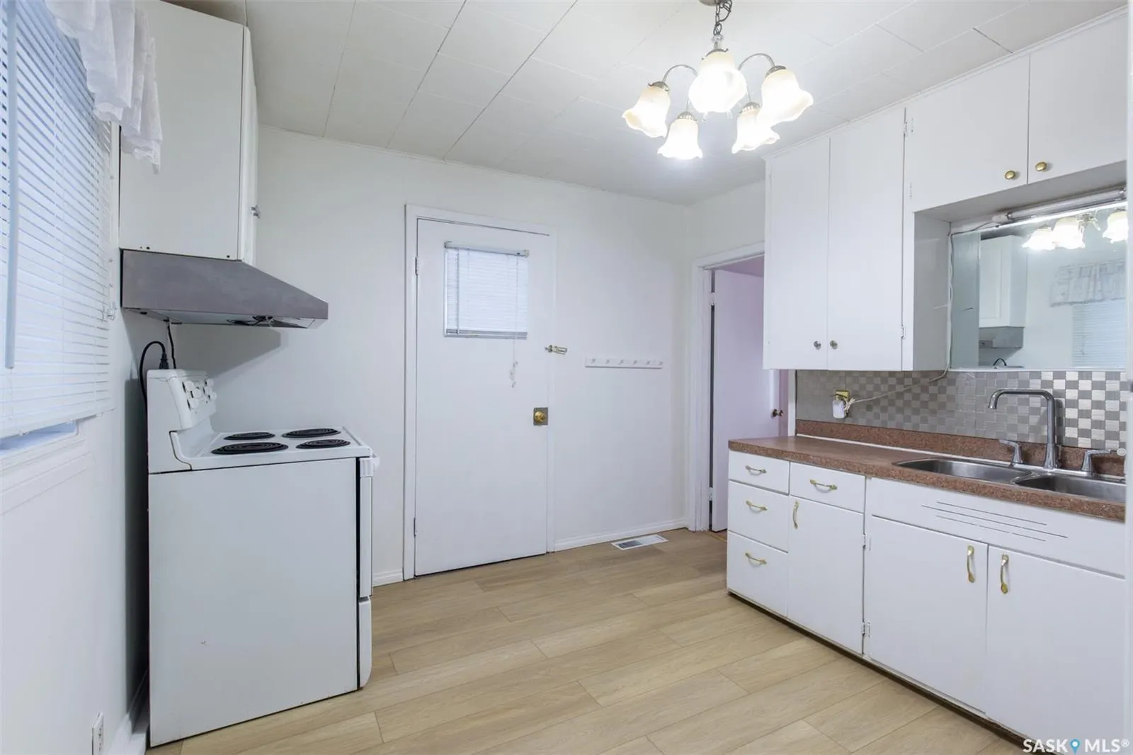 404 Fairford STREET W