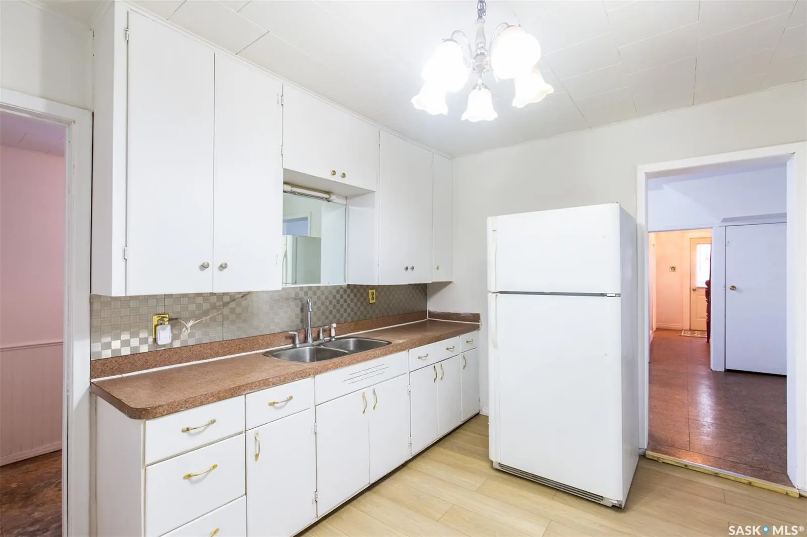 404 Fairford STREET W