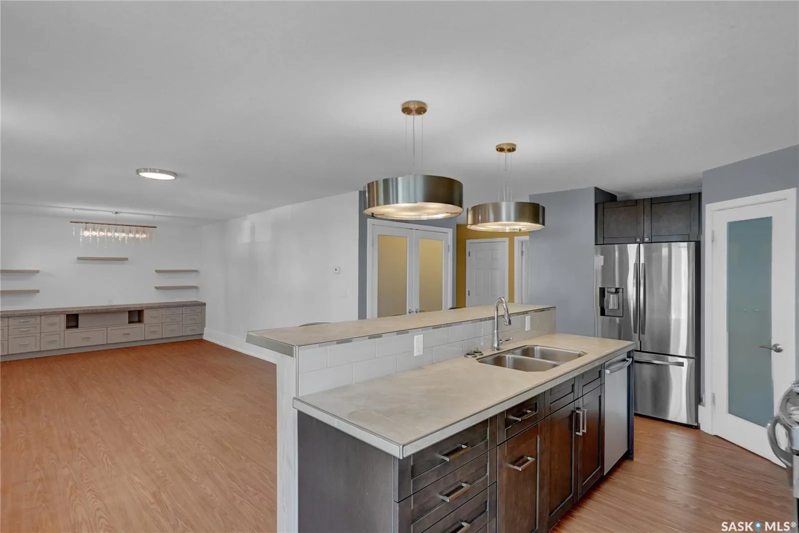 877 Elgin AVENUE