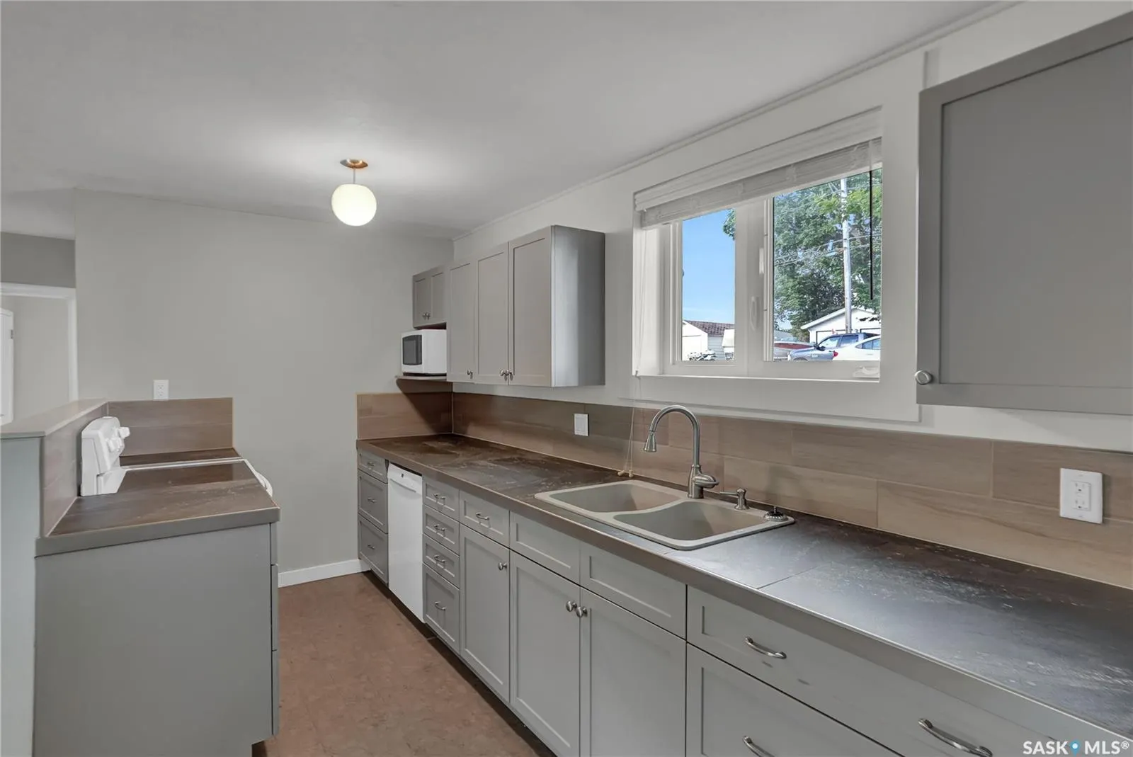 877 Elgin AVENUE