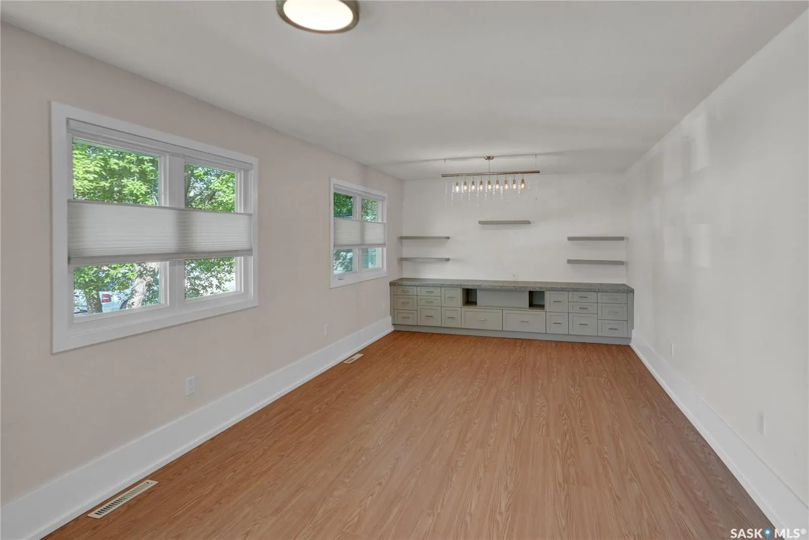 877 Elgin AVENUE