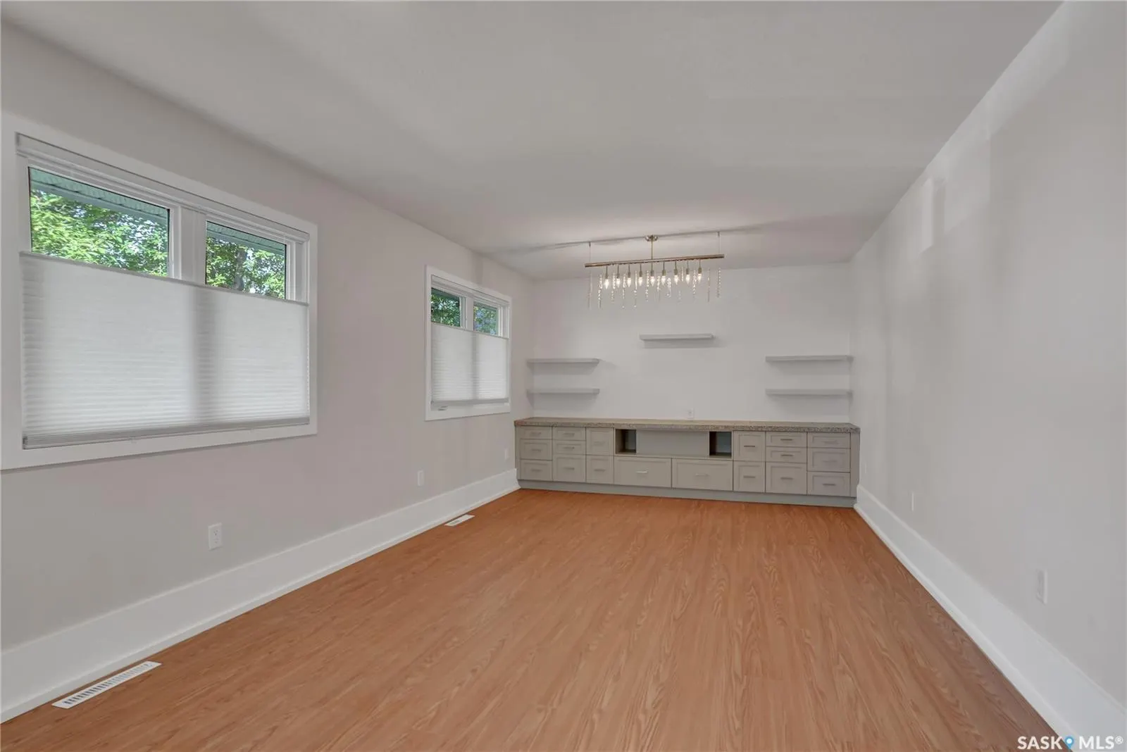 877 Elgin AVENUE