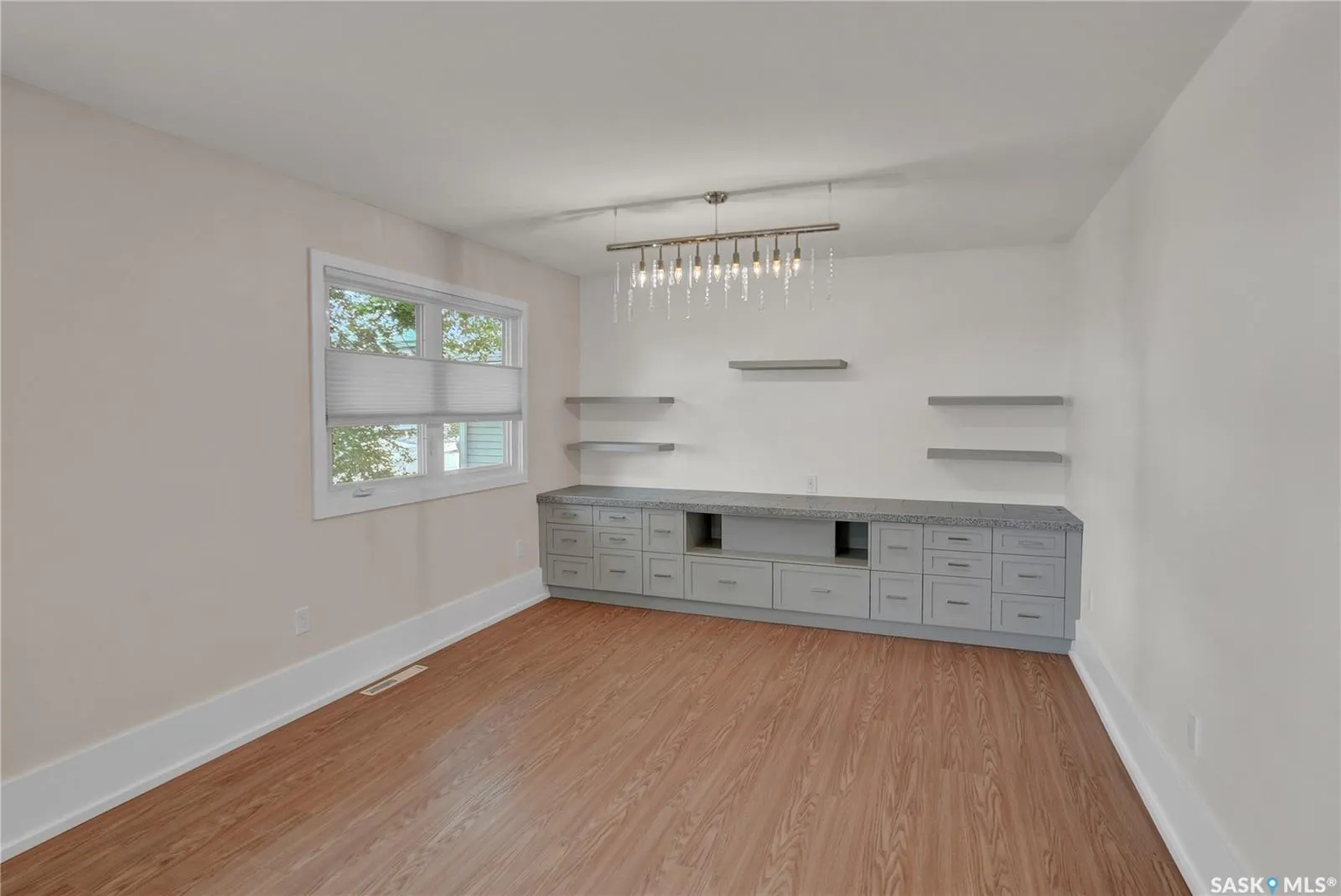 877 Elgin AVENUE
