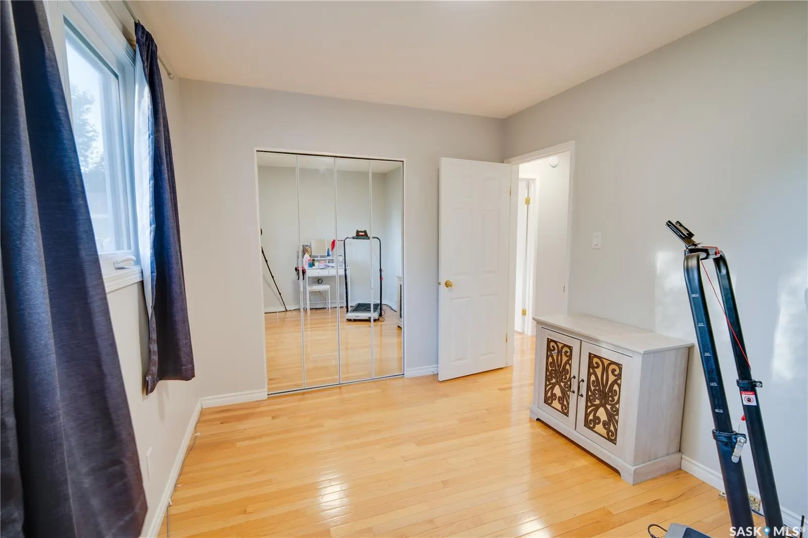 1304 Queen CRESCENT
