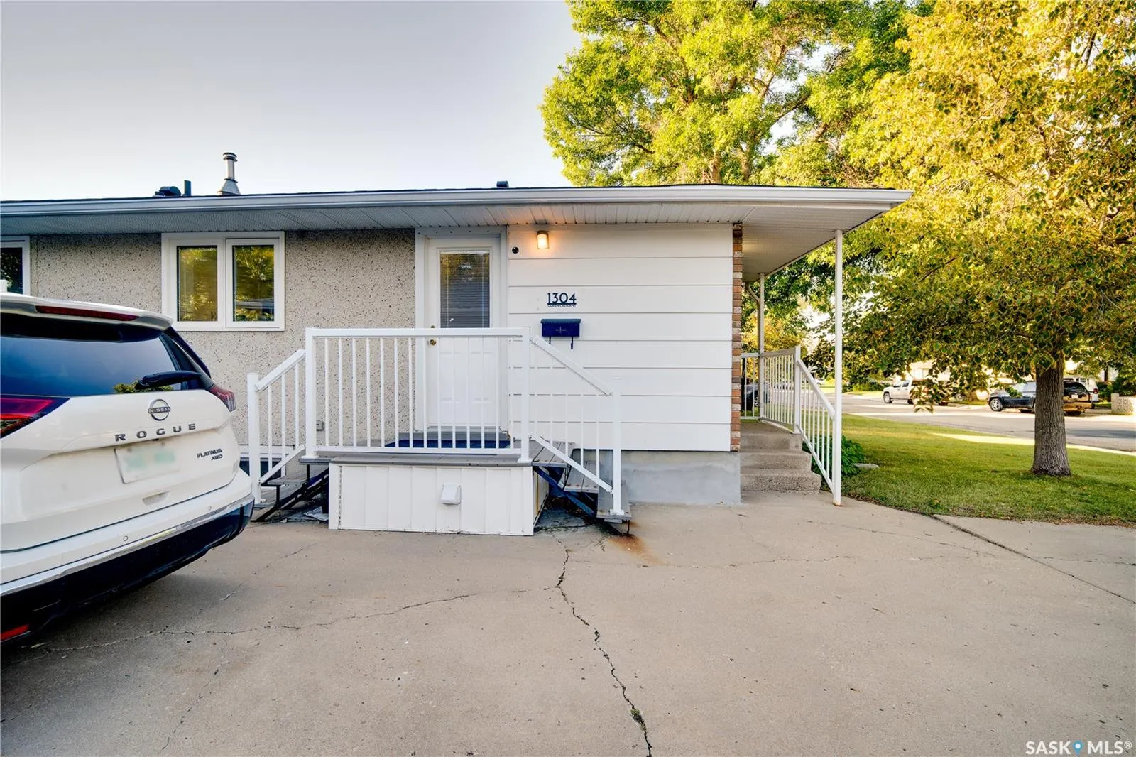 1304 Queen CRESCENT