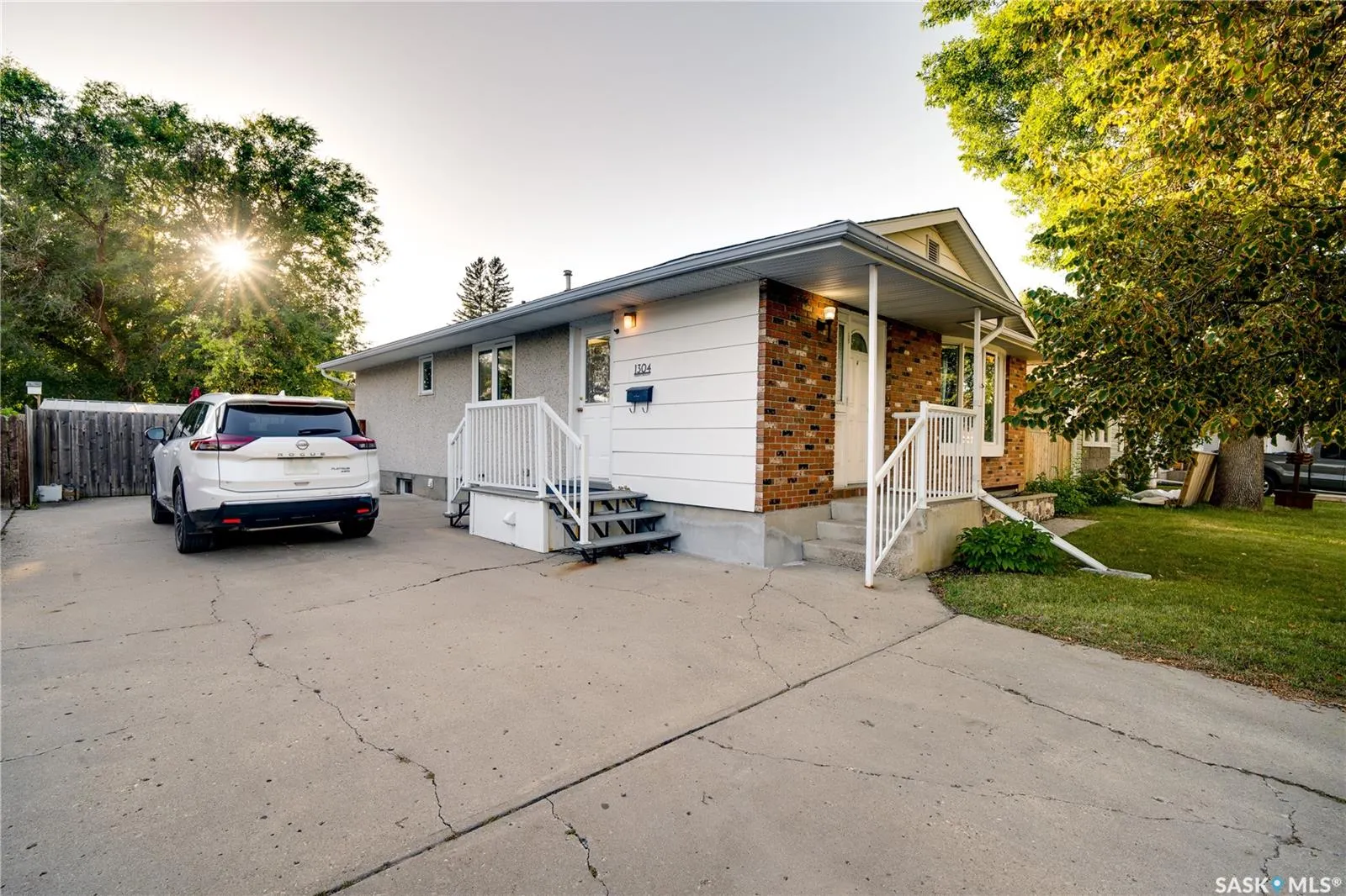 1304 Queen CRESCENT