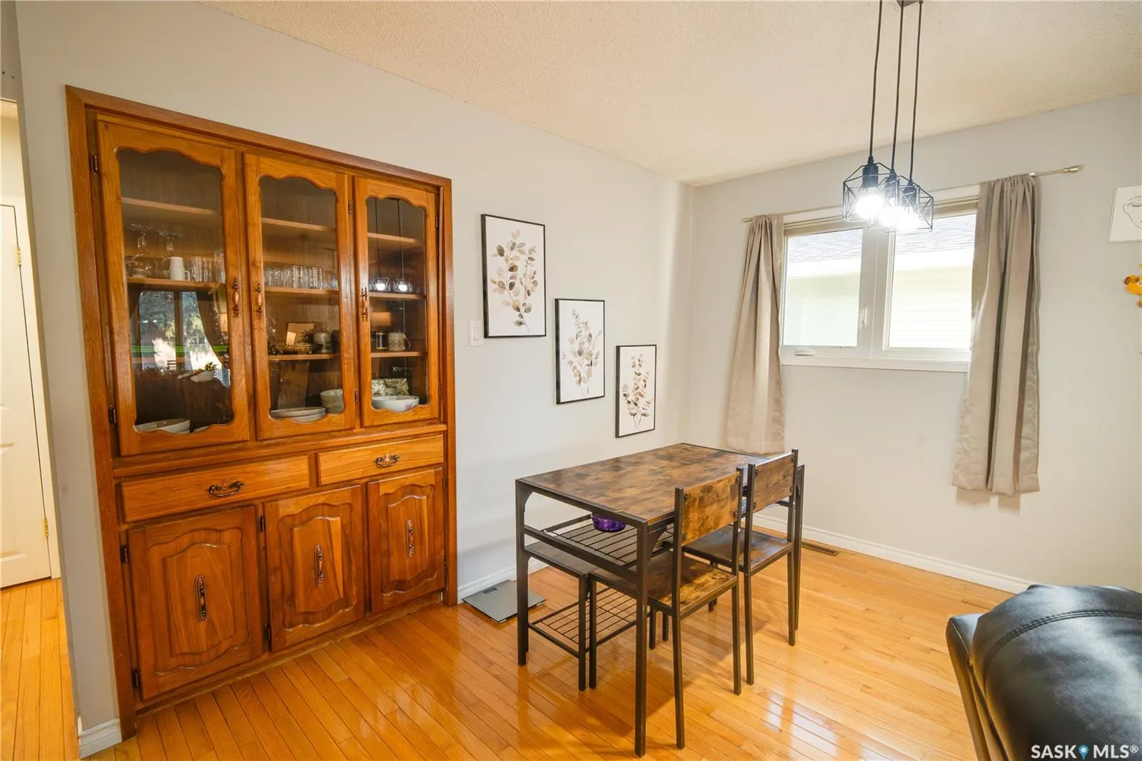 1304 Queen CRESCENT