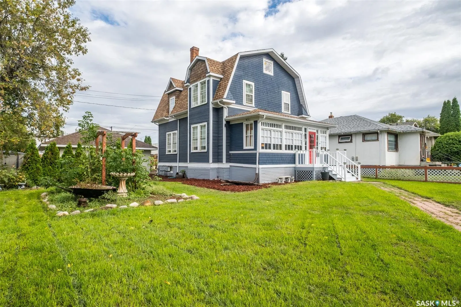 512 12th STREET W
