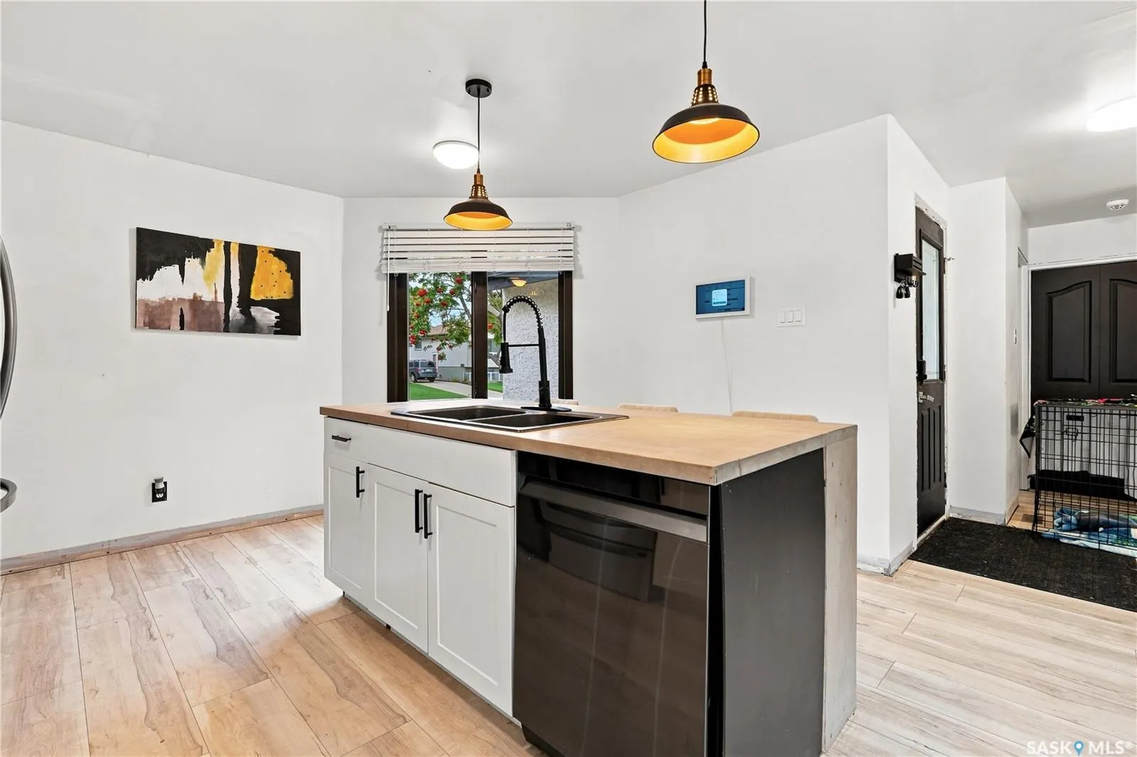 875 Seymour CRESCENT