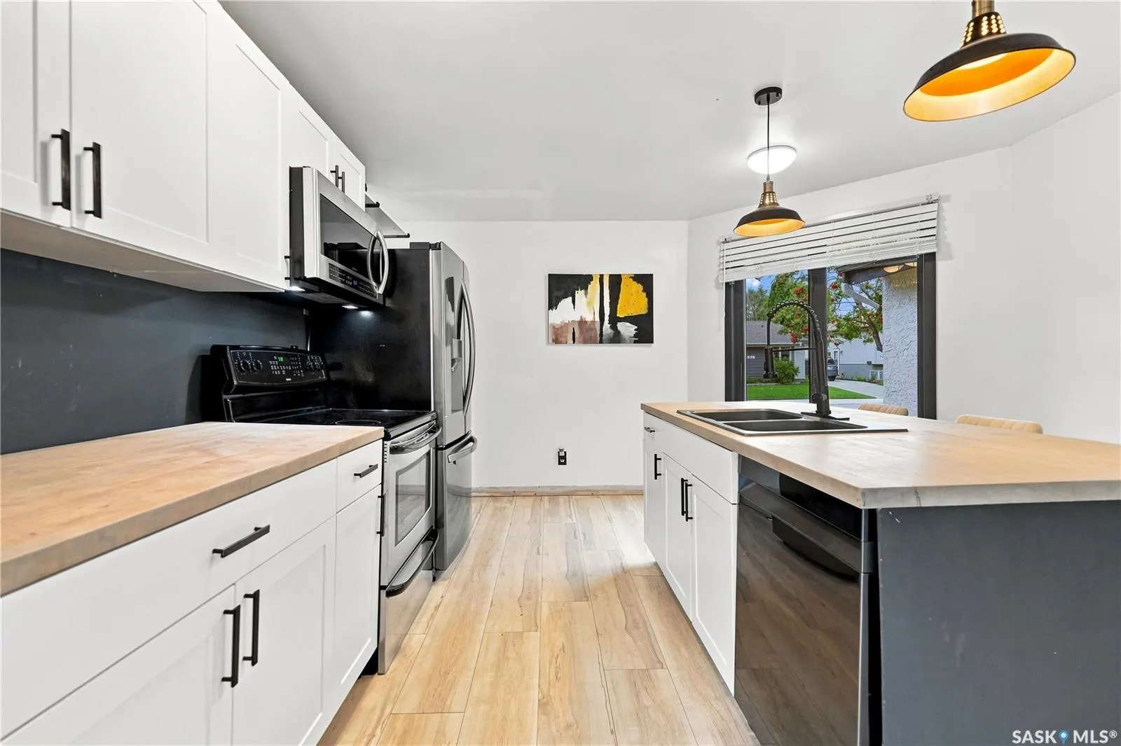 875 Seymour CRESCENT