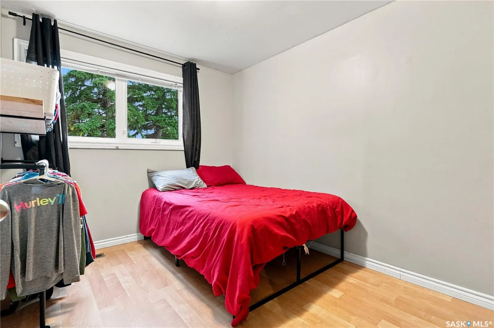 875 Seymour CRESCENT