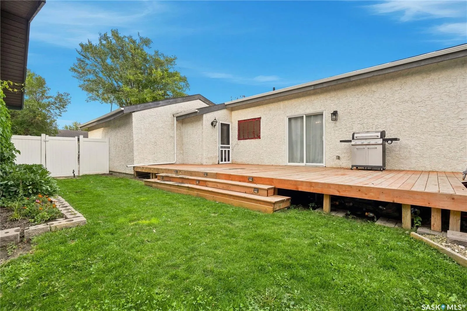 875 Seymour CRESCENT