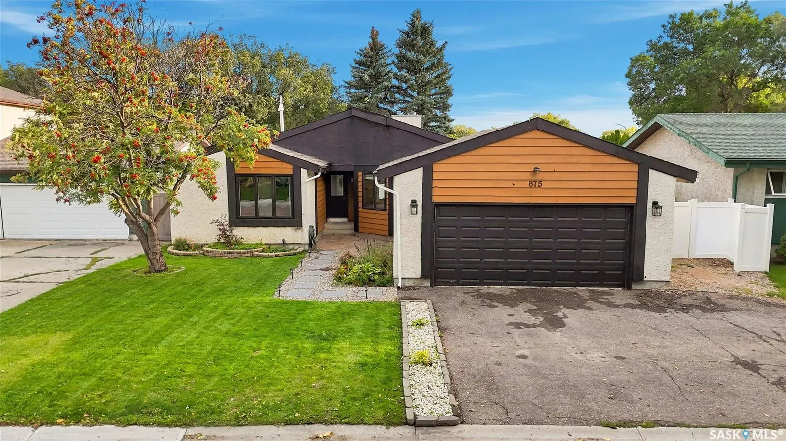 875 Seymour CRESCENT
