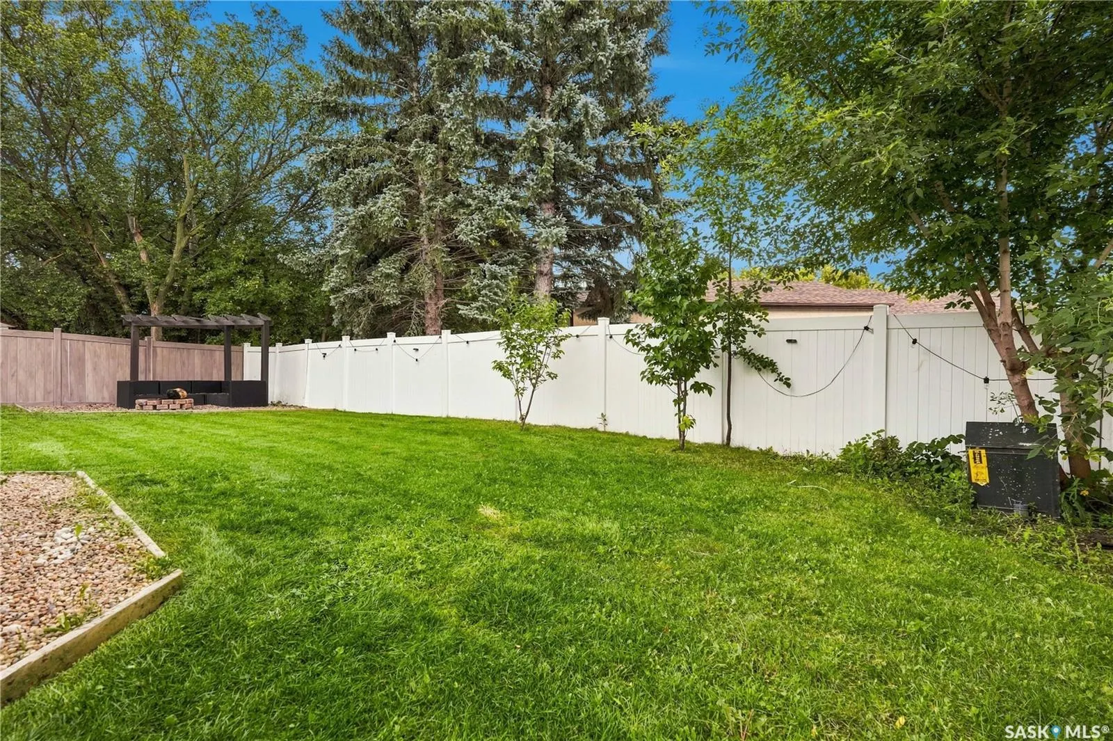 875 Seymour CRESCENT