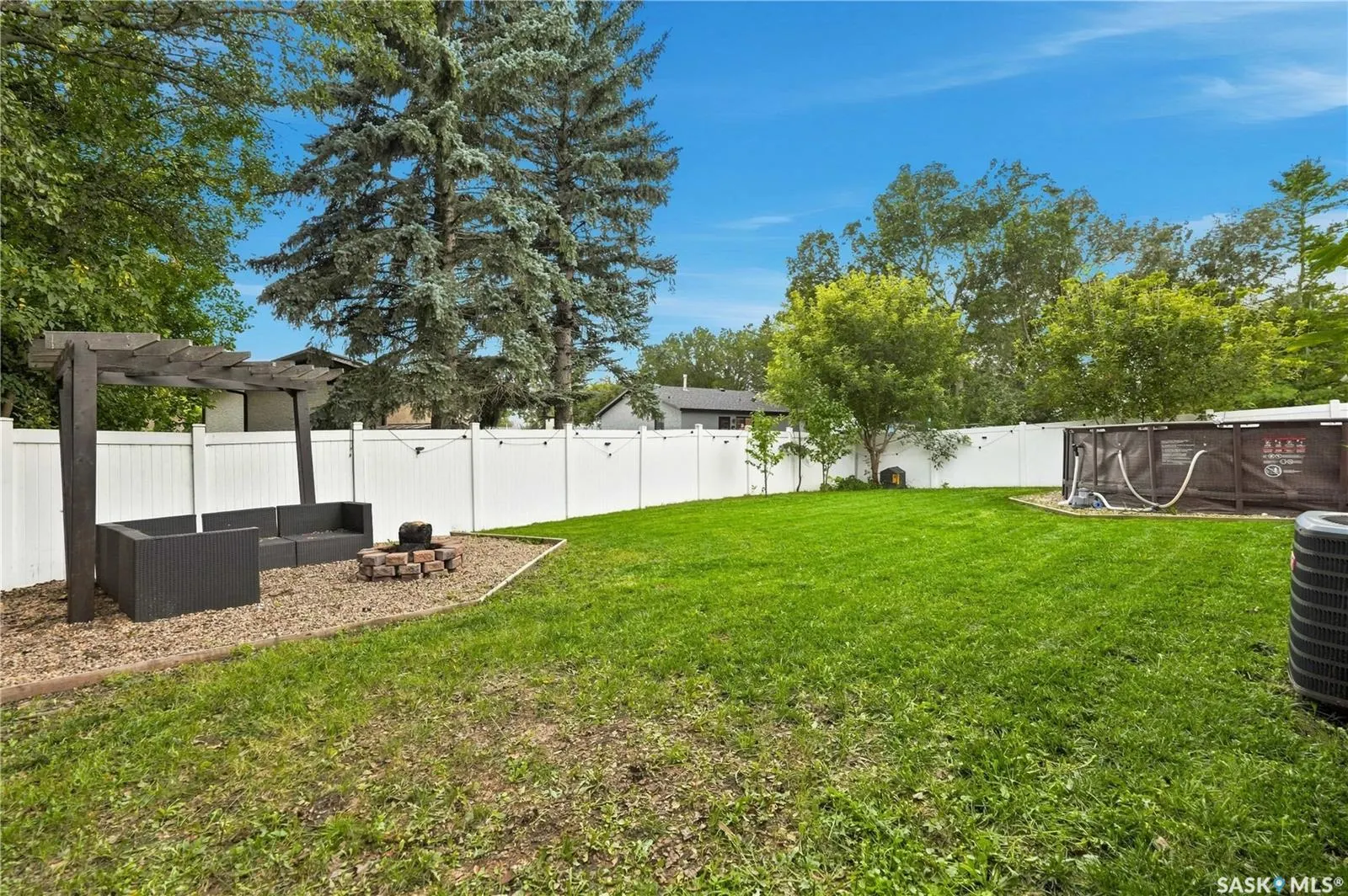 875 Seymour CRESCENT