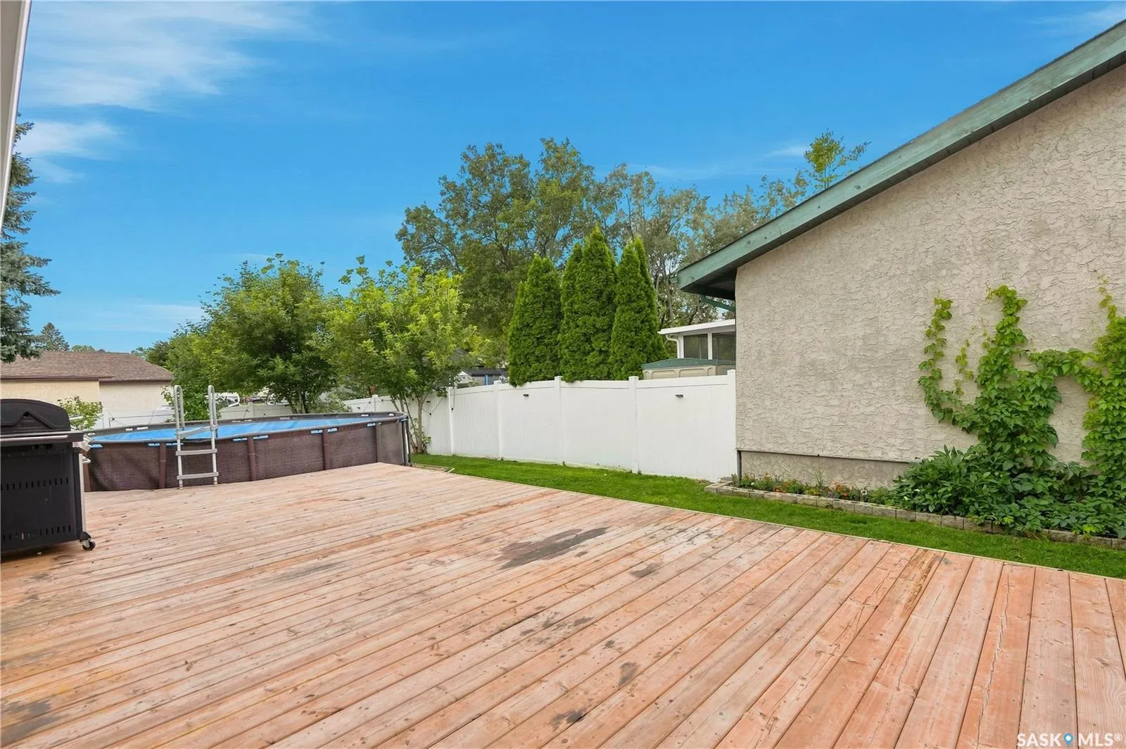 875 Seymour CRESCENT