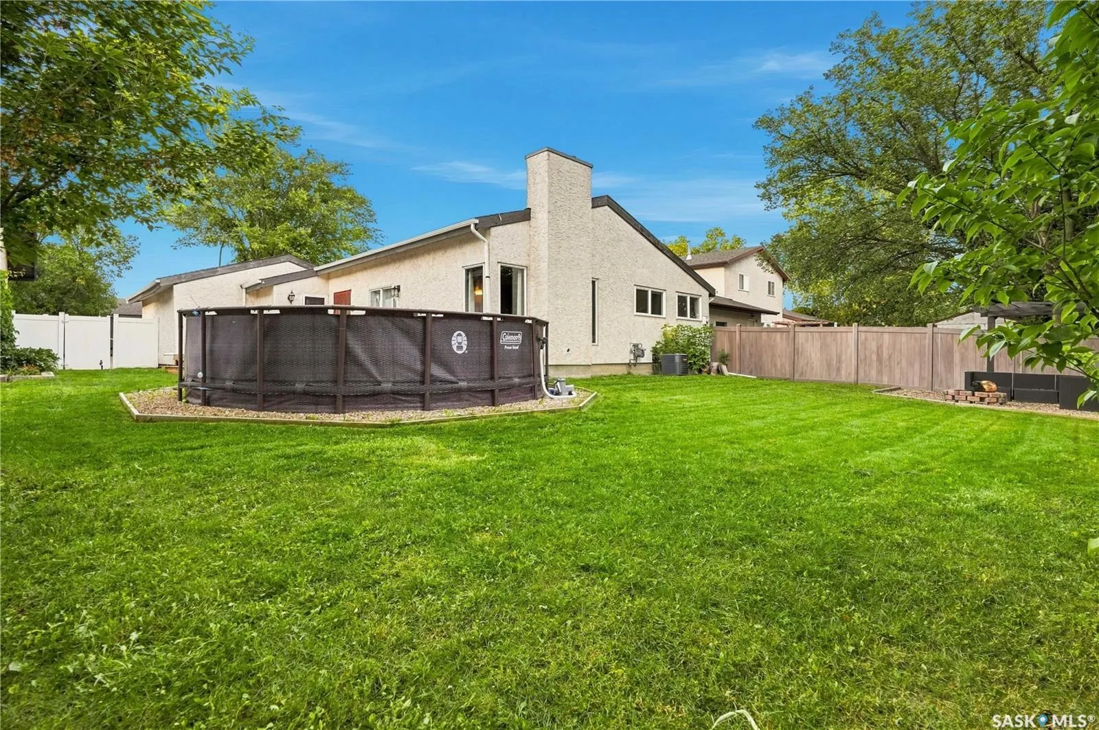 875 Seymour CRESCENT