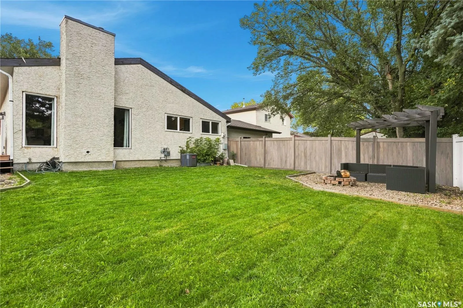 875 Seymour CRESCENT