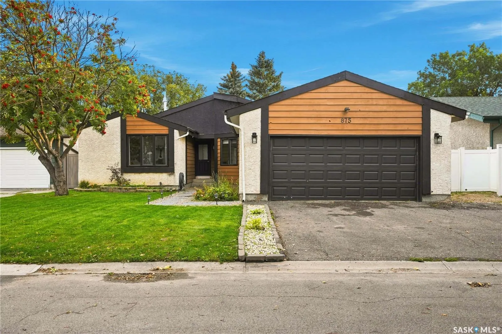 875 Seymour CRESCENT