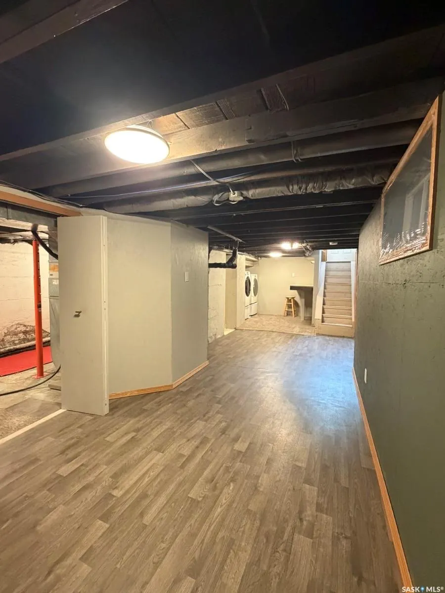 437 Grandview STREET W