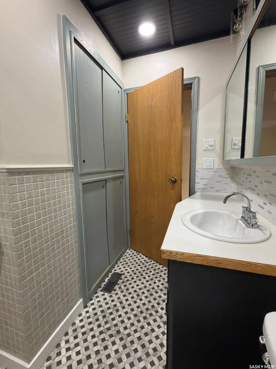 437 Grandview STREET W