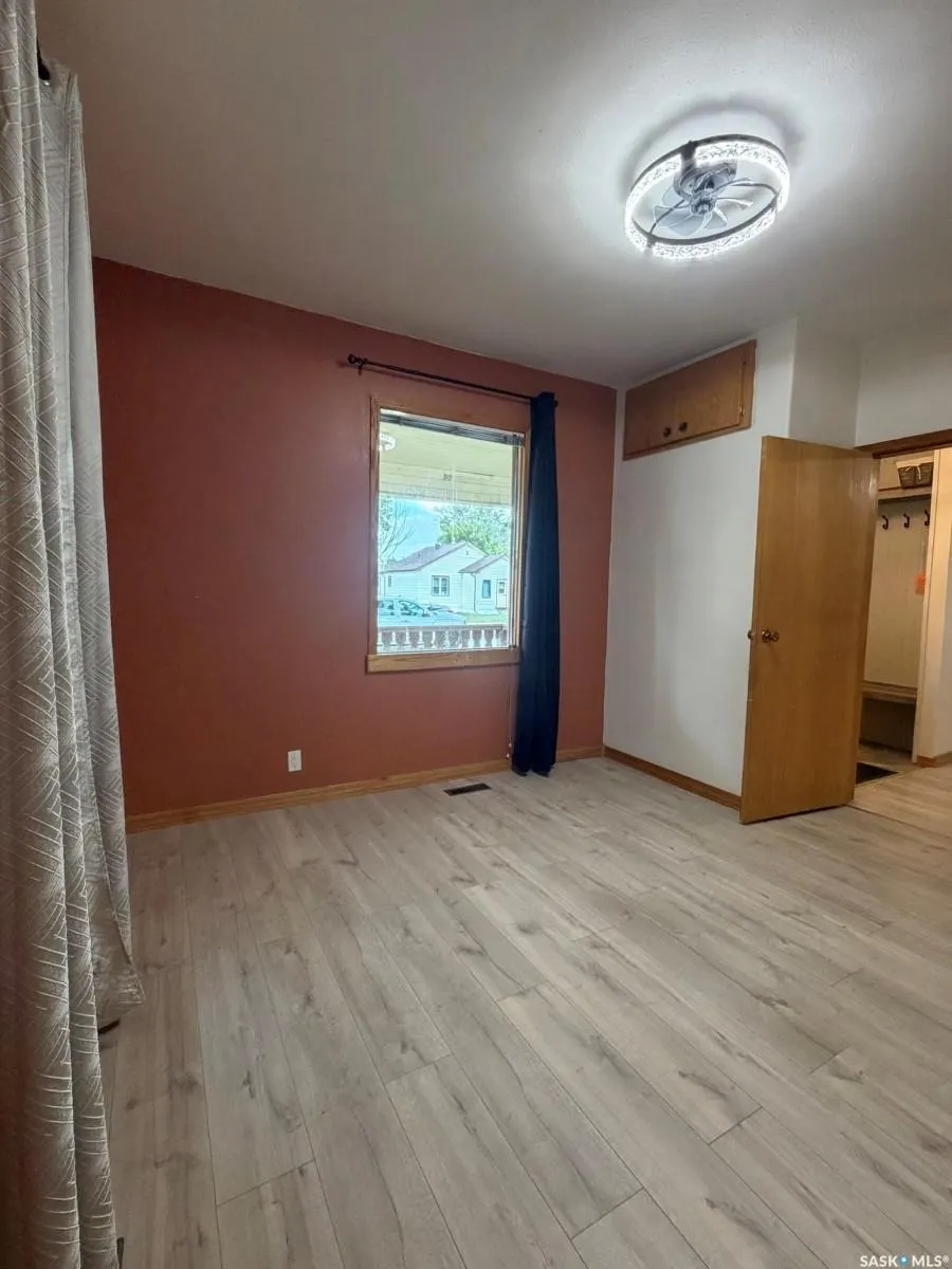 437 Grandview STREET W