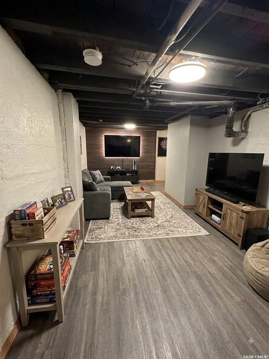 437 Grandview STREET W