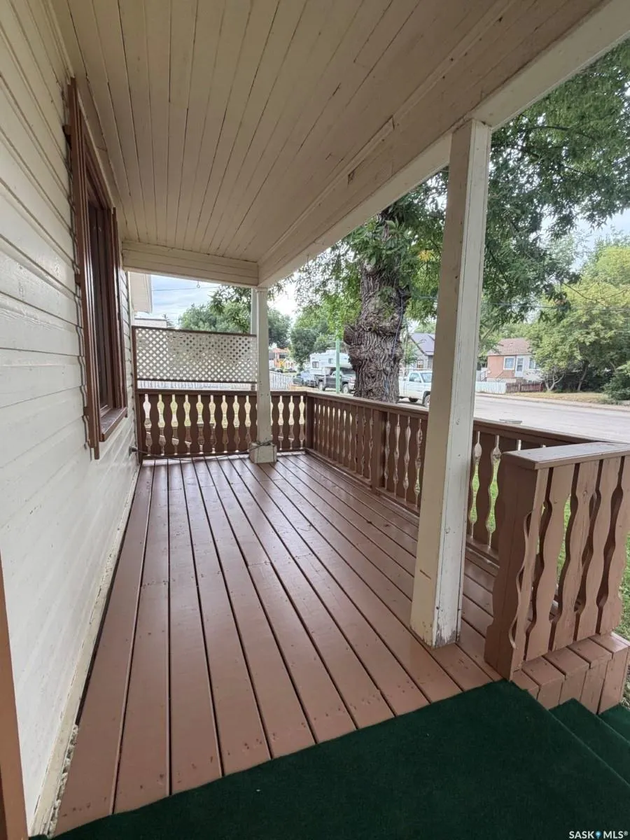 437 Grandview STREET W