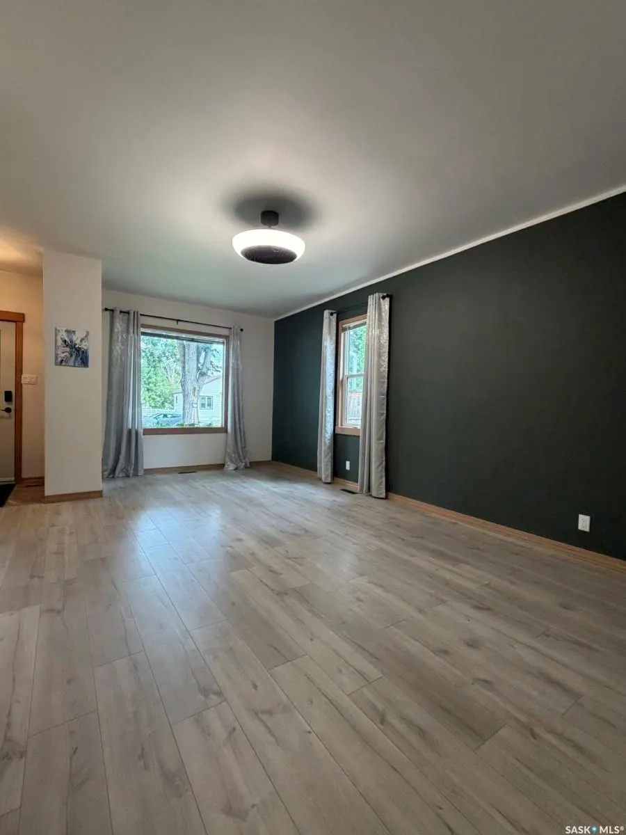 437 Grandview STREET W