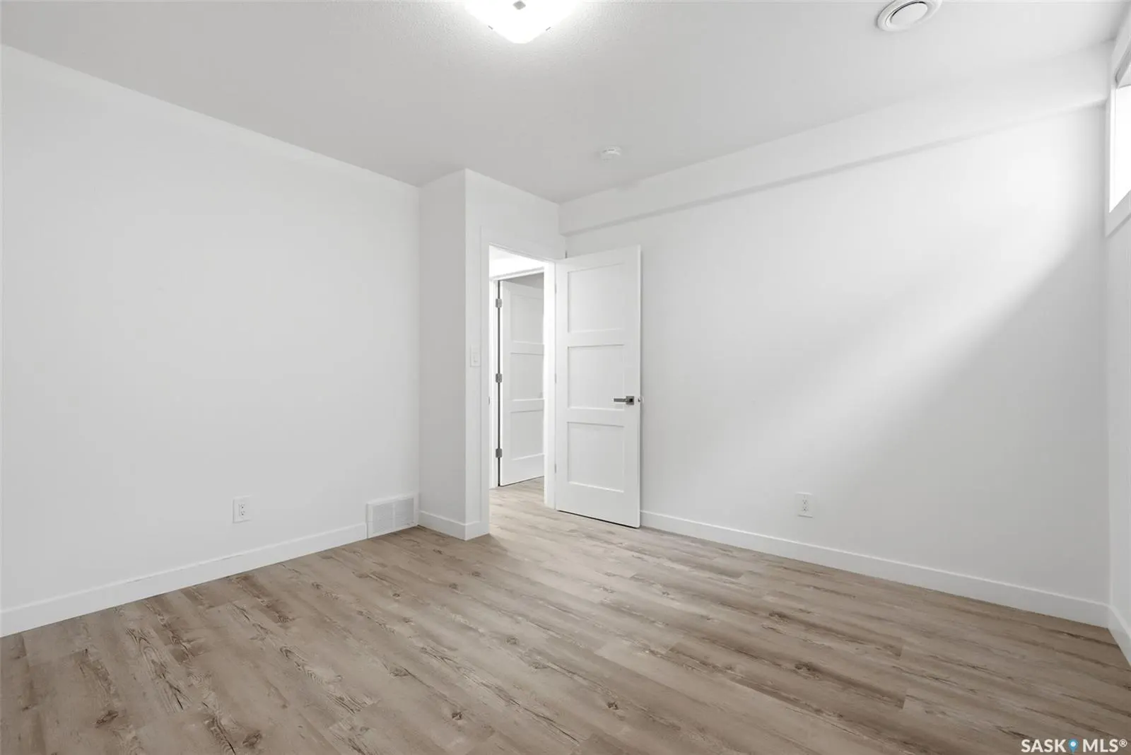 3105 Assiniboine AVENUE