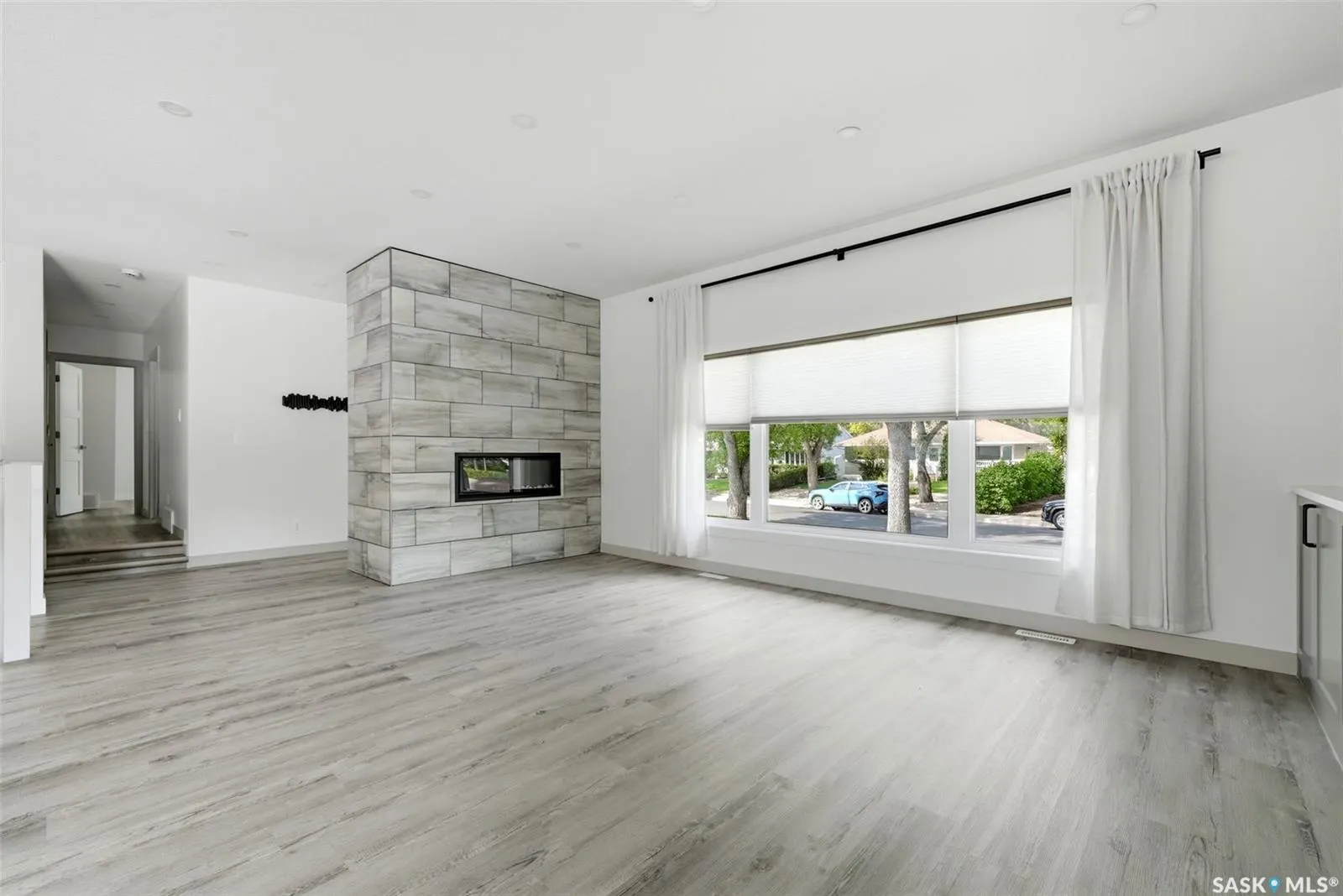 3105 Assiniboine AVENUE