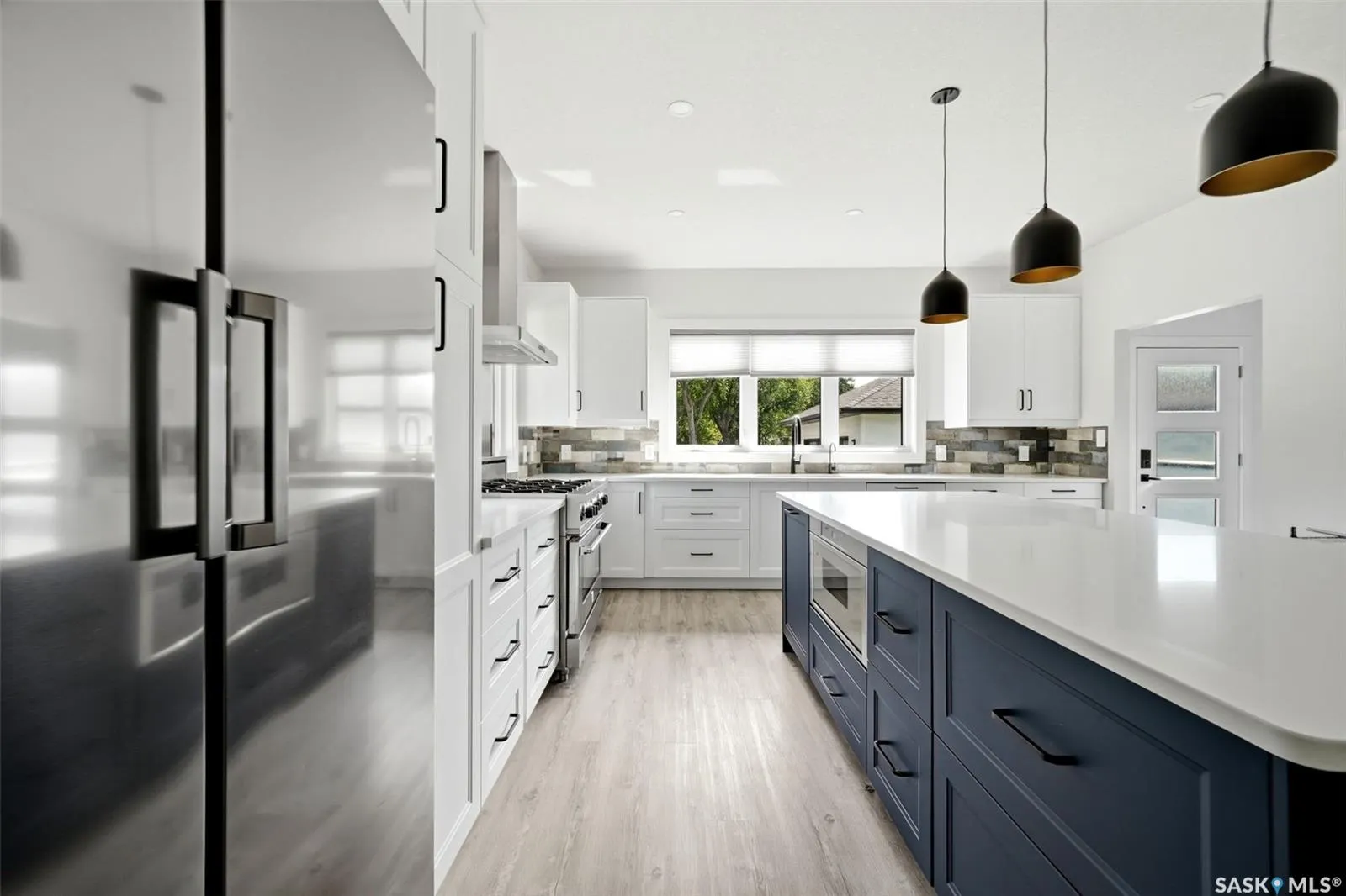 3105 Assiniboine AVENUE