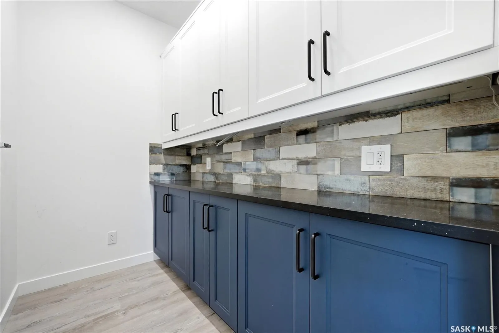 3105 Assiniboine AVENUE