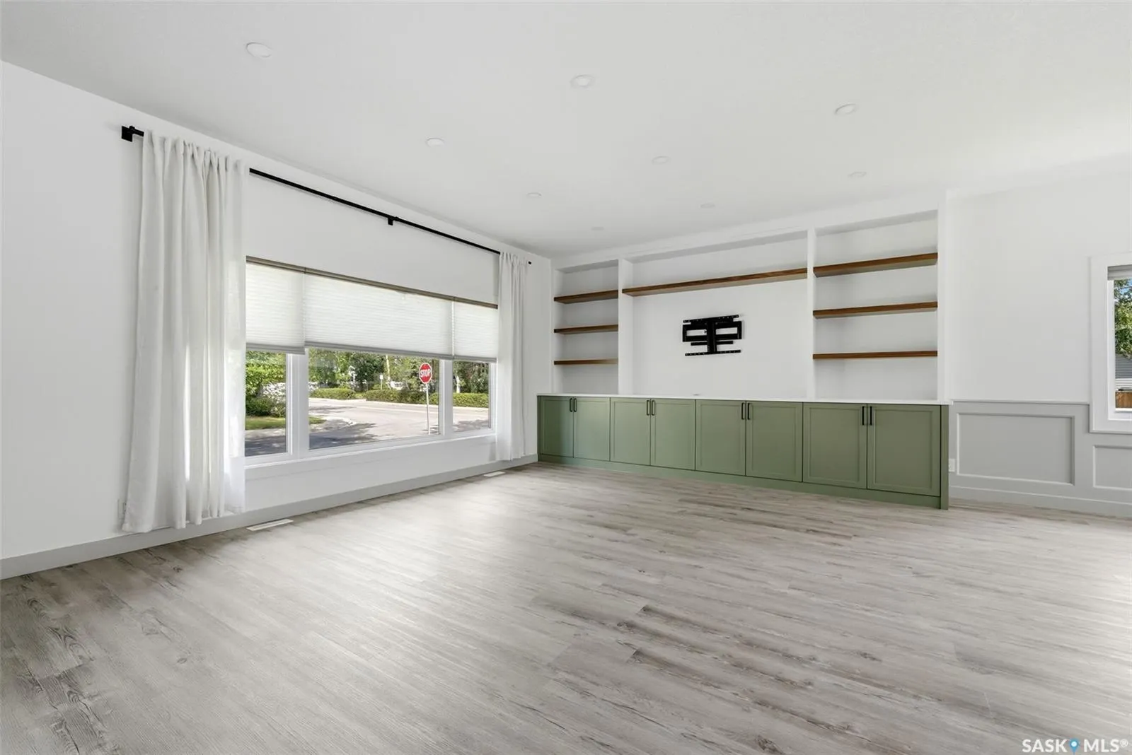 3105 Assiniboine AVENUE