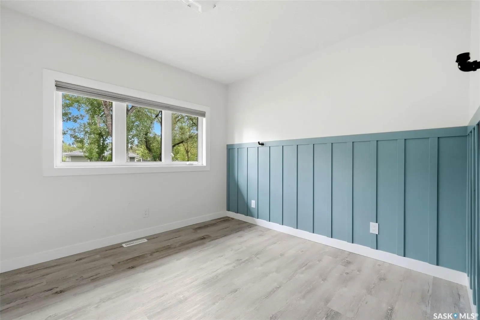 3105 Assiniboine AVENUE
