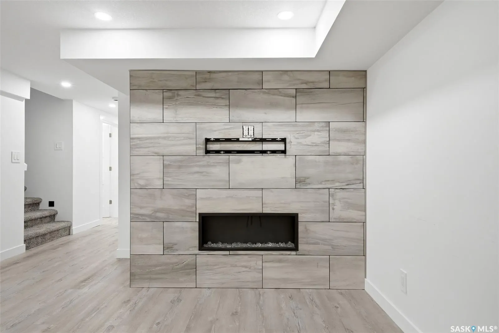 3105 Assiniboine AVENUE