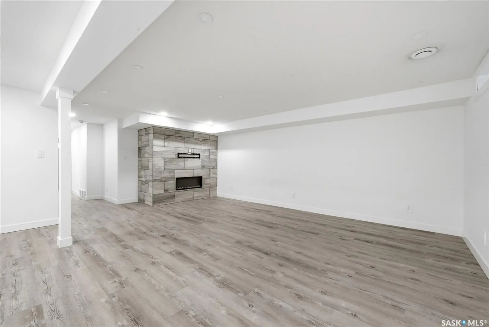 3105 Assiniboine AVENUE